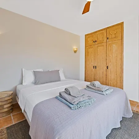 Villa Met Zwembad - 10 Min - 6p -